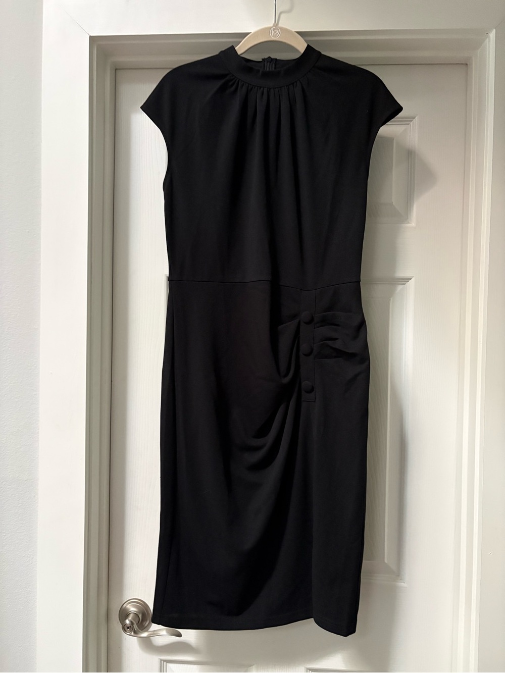 Elegant Black Midi Dress with Cap Sleeves and Draped Front